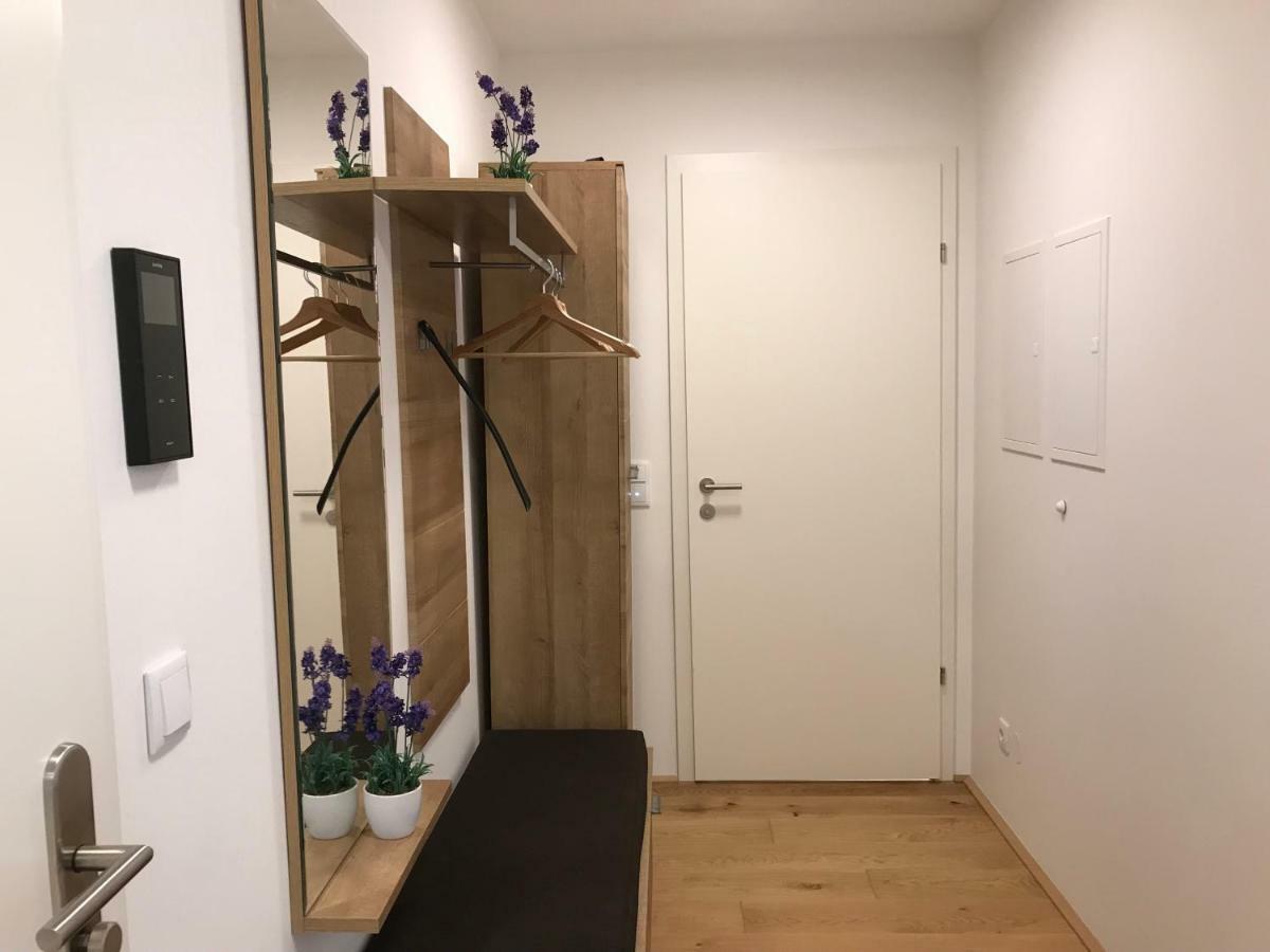 Spacious, Modern 1-bdrm Apt Near Vic & Austria Ctr Appartement